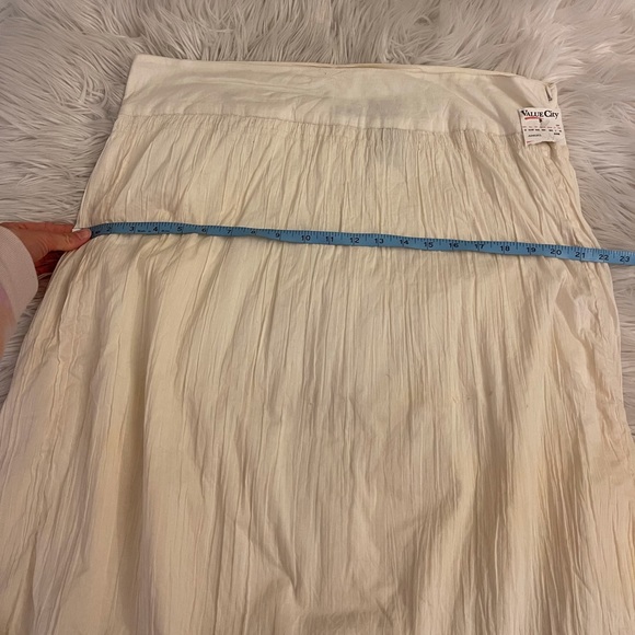 NWT | American Eagle Outfitters | Cream skirt - Picture 6 of 10